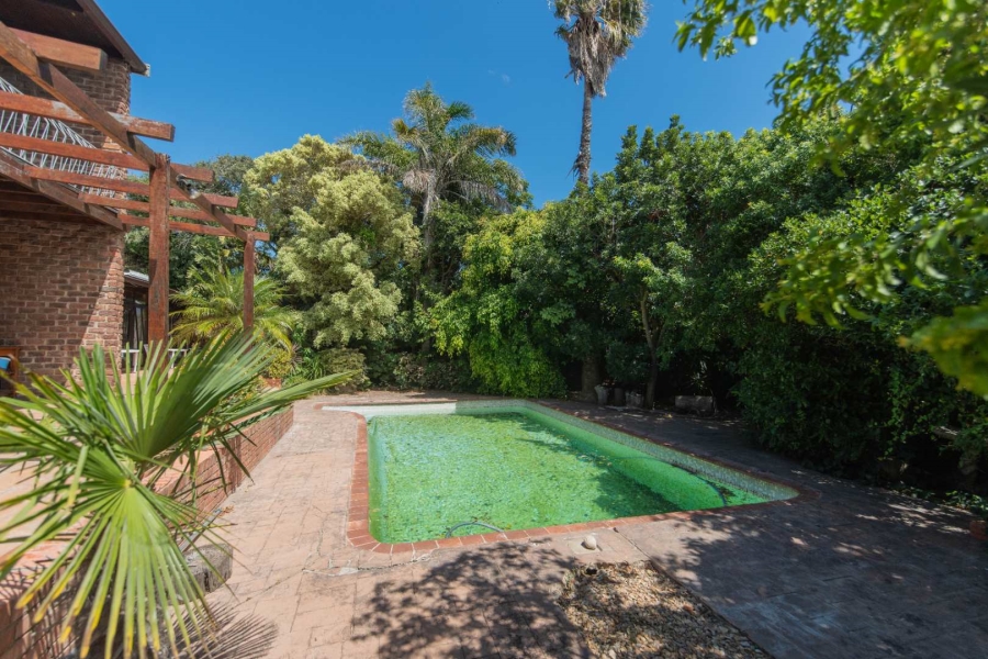 8 Bedroom Property for Sale in Summerstrand Eastern Cape